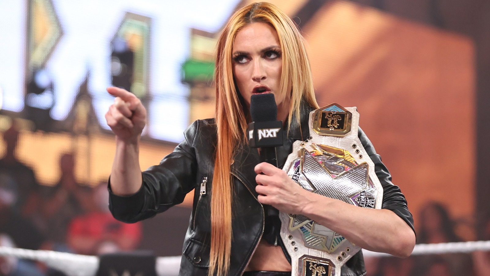 Becky Lynch detalla su búsqueda para elevar el título femenino de NXT y la división femenina de WWE Raw