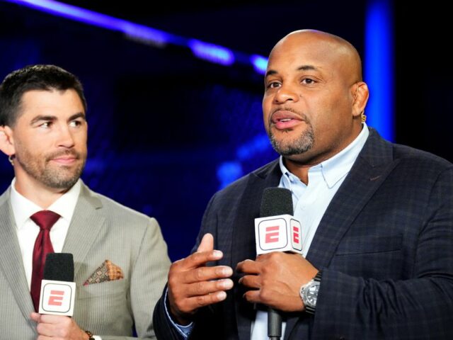 Daniel Cormier y Dominick Cruz reaccionan a la controvertida tarjeta de puntuación en el evento principal de Noche UFC: ‘Eso no fue un 10-8’