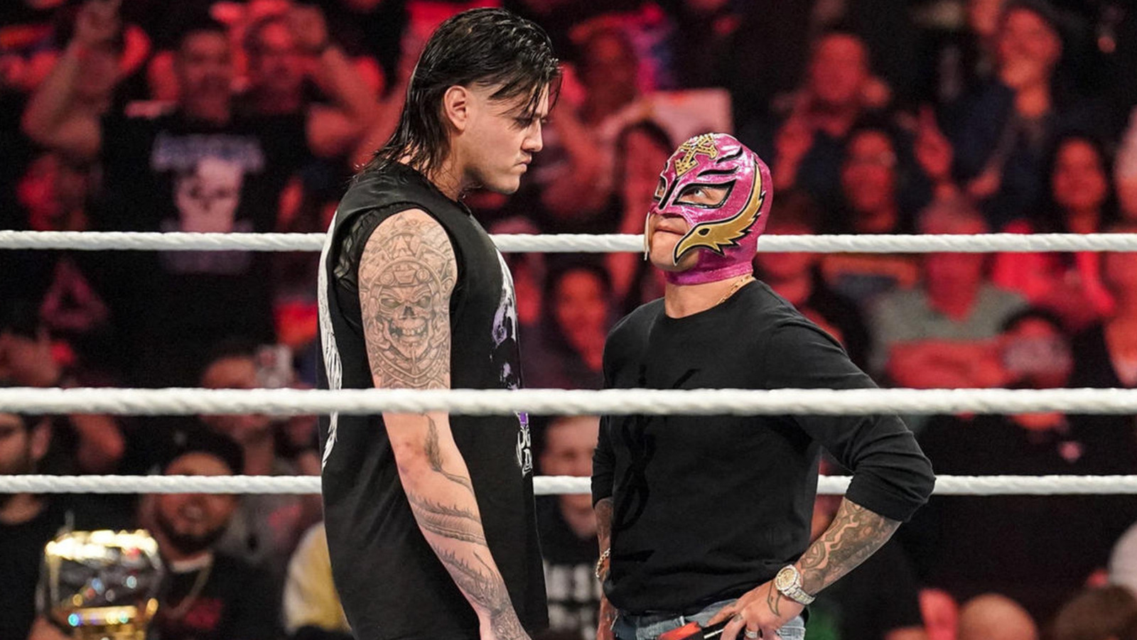 Dominik Mysterio dice que para estar a la altura de su apellido tuvo que 'superar' WWE HOF Dad