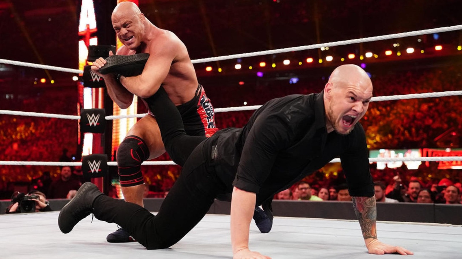El director Alex Perry revela cómo surgió el documental de WWE Kurt Angle