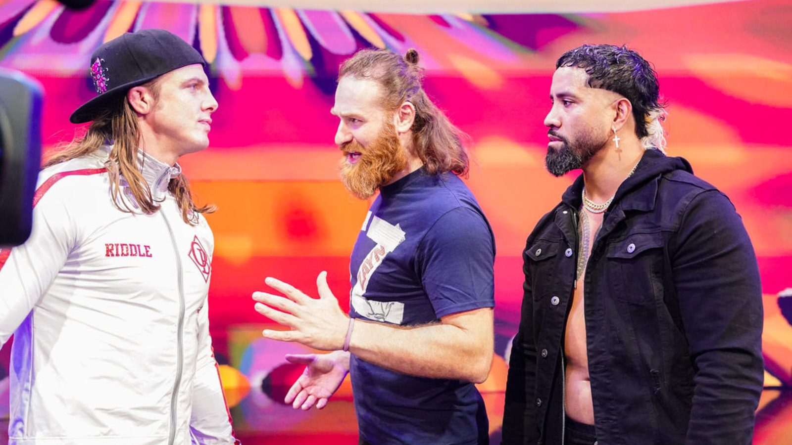 Jey Uso encuentra viejos amigos y enemigos potenciales a cambio de WWE Raw