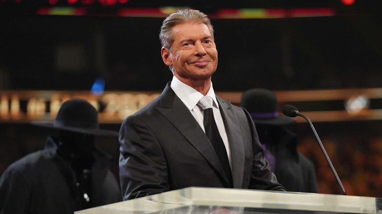 Santos Escobar de WWE detalla intercambios previos con Vince McMahon