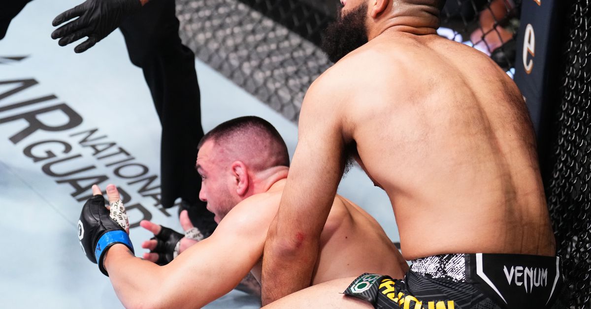 'Tienes que quererlo': los profesionales reaccionan a la victoria por descalificación de Cody Brundage en UFC Vegas 79