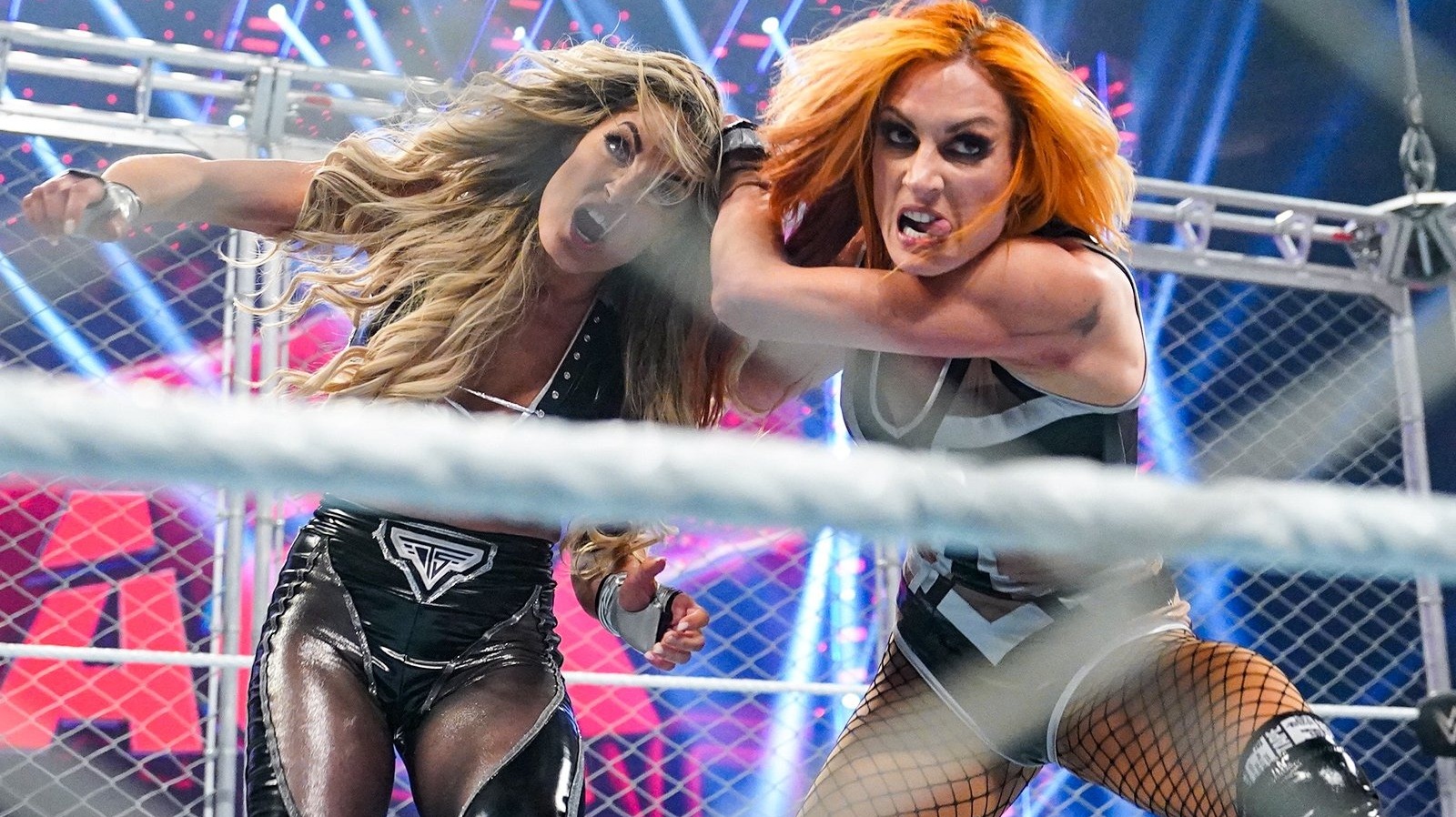 Tiffany Stratton elogia la lucha en jaula de Becky Lynch y Trish Stratus en WWE Payback