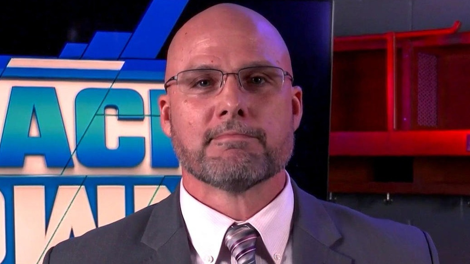 Adam Pearce opina sobre la posible rivalidad de marca con WWE SmackDown de Nick Aldis