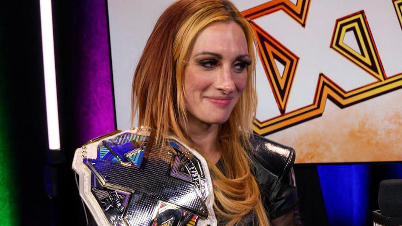Becky Lynch defiende con éxito el título femenino de NXT en una lucha tan esperada en WWE Raw