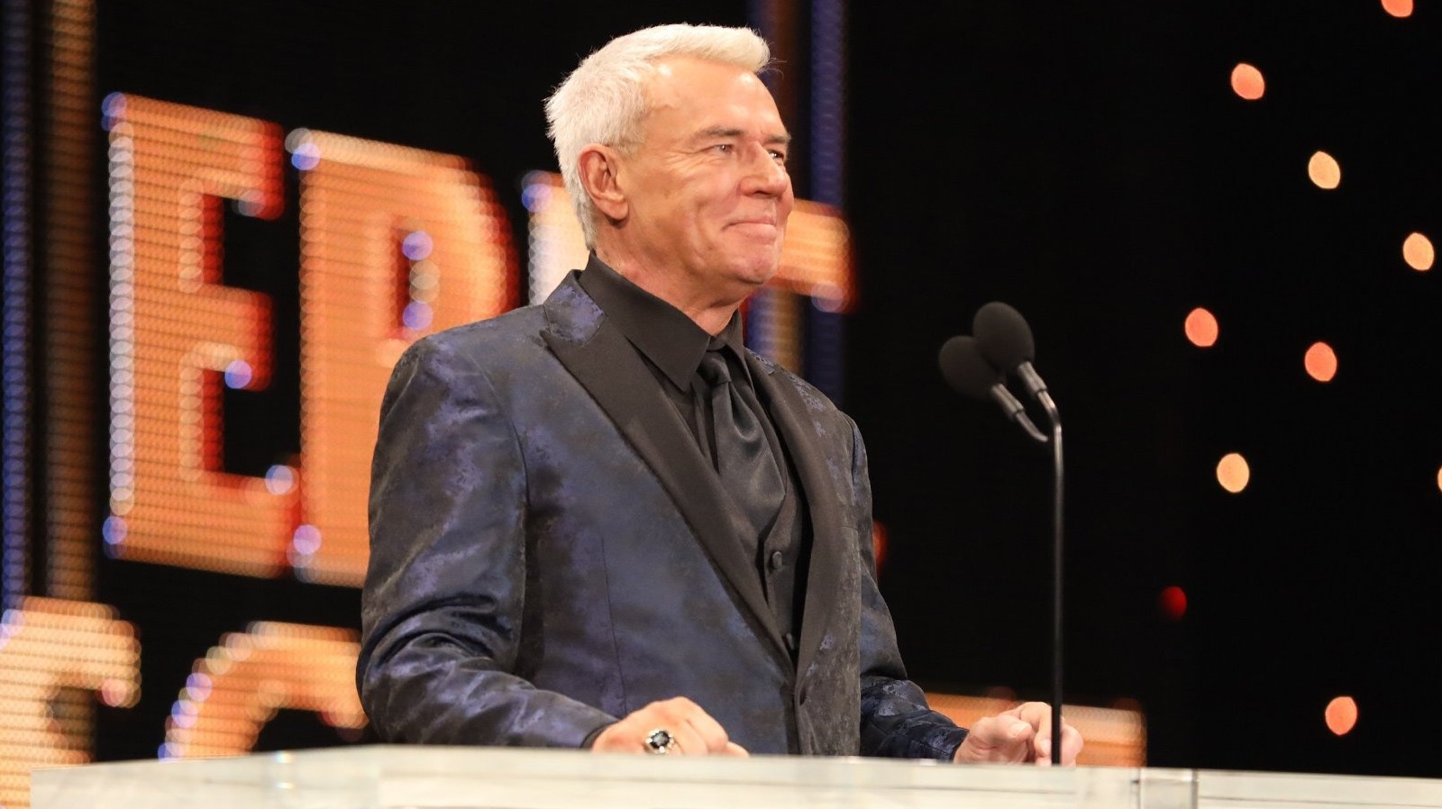 Eric Bischoff recuerda haber trabajado con Steve Austin durante la era de la agresión despiadada de la WWE