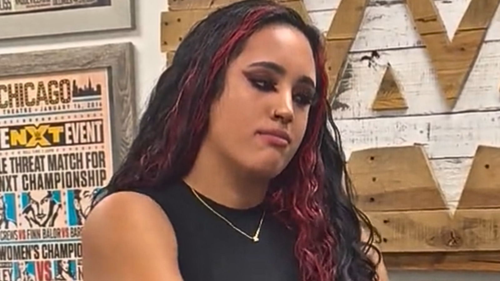 Paul Heyman visto hablando de Bloodline Biz con Ava Raine (la hija de The Rock) en WWE NXT
