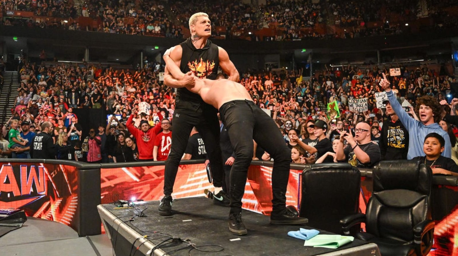 Cody Rhodes derrota a Damian Priest en WWE Crown Jewel (con ayuda de Jey Uso)