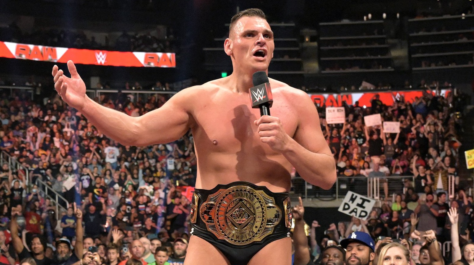 GUNTHER de WWE explica por qué Seth Rollins es mejor rival para él que Roman Reigns