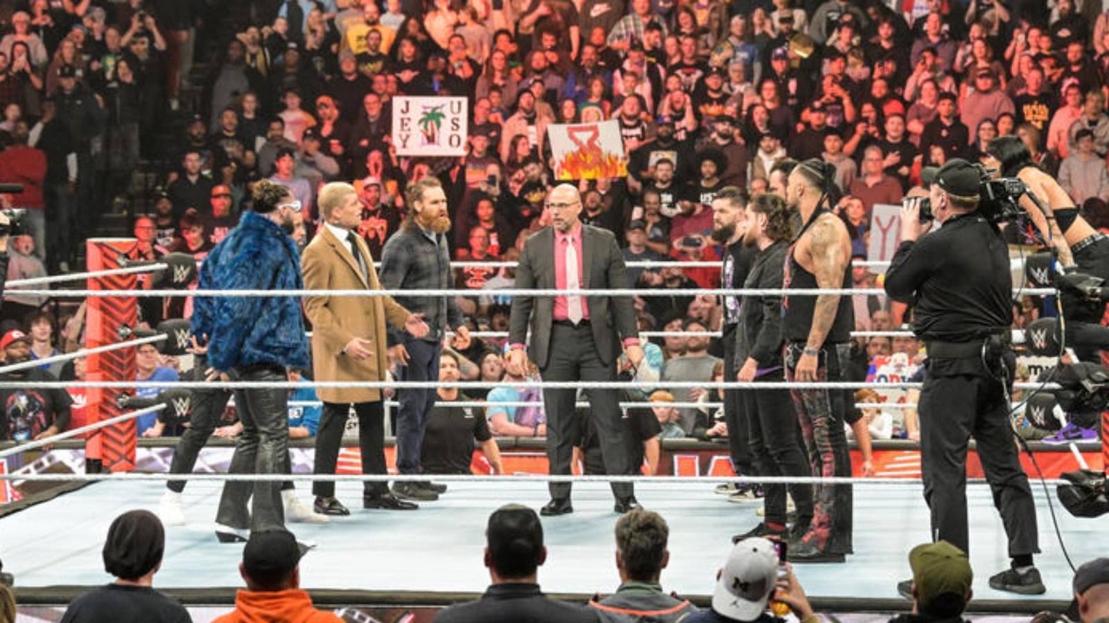 Noticias detrás del escenario sobre qué lucha será el evento principal de WWE Survivor Series