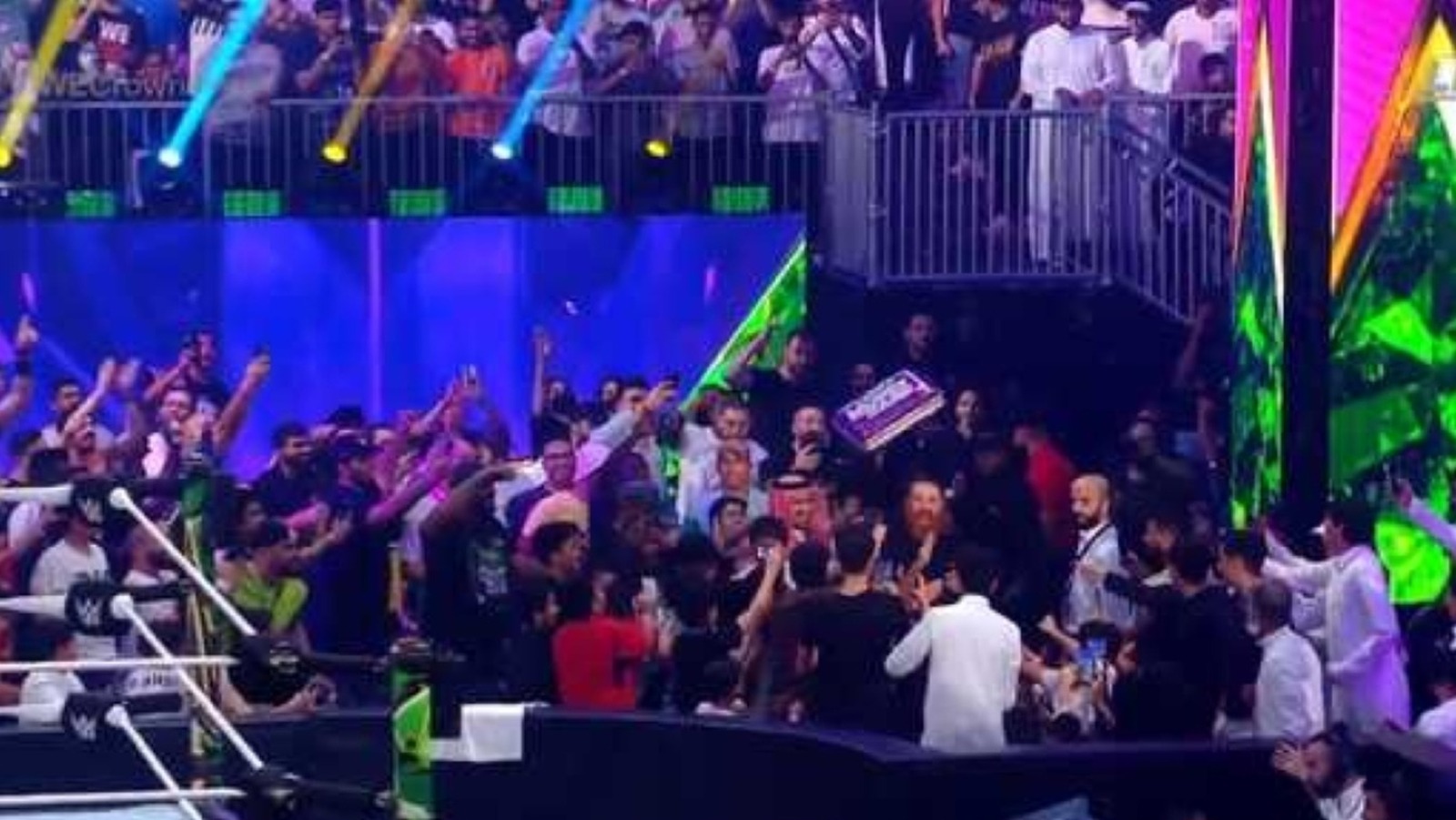 Sami Zayn roba el maletín de MITB y descarrila el intento de cobrar en WWE Crown Jewel