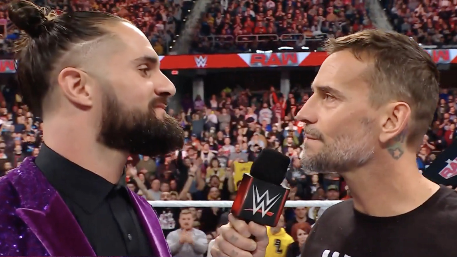 CM Punk se une oficialmente a WWE Raw y entra a Royal Rumble, se enfrenta a Seth Rollins