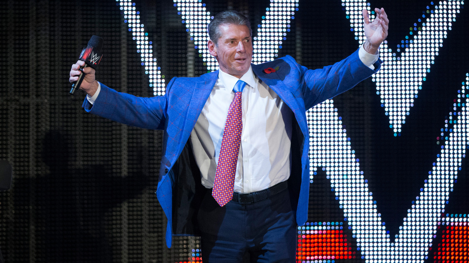 Tony Schiavone recuerda la divertida frase de Vince McMahon de la WWE en Survivor Series anteriores