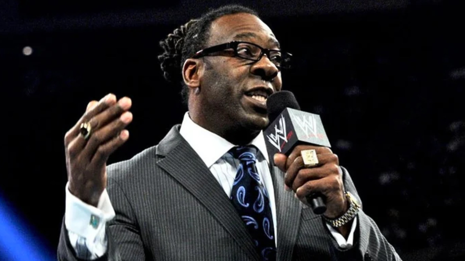 El miembro del Salón de la Fama de la WWE, Booker T, habla sobre el ejecutivo fallecido Kevin Dunn