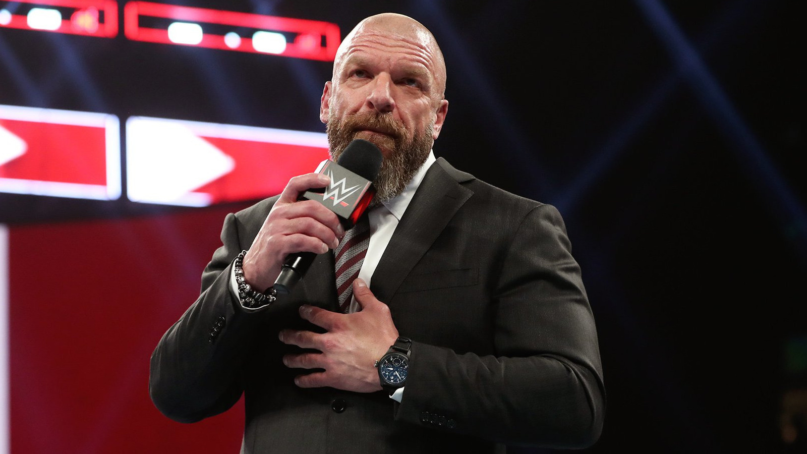 Actualización detrás del escenario sobre por qué WWE Raw se veía diferente anoche