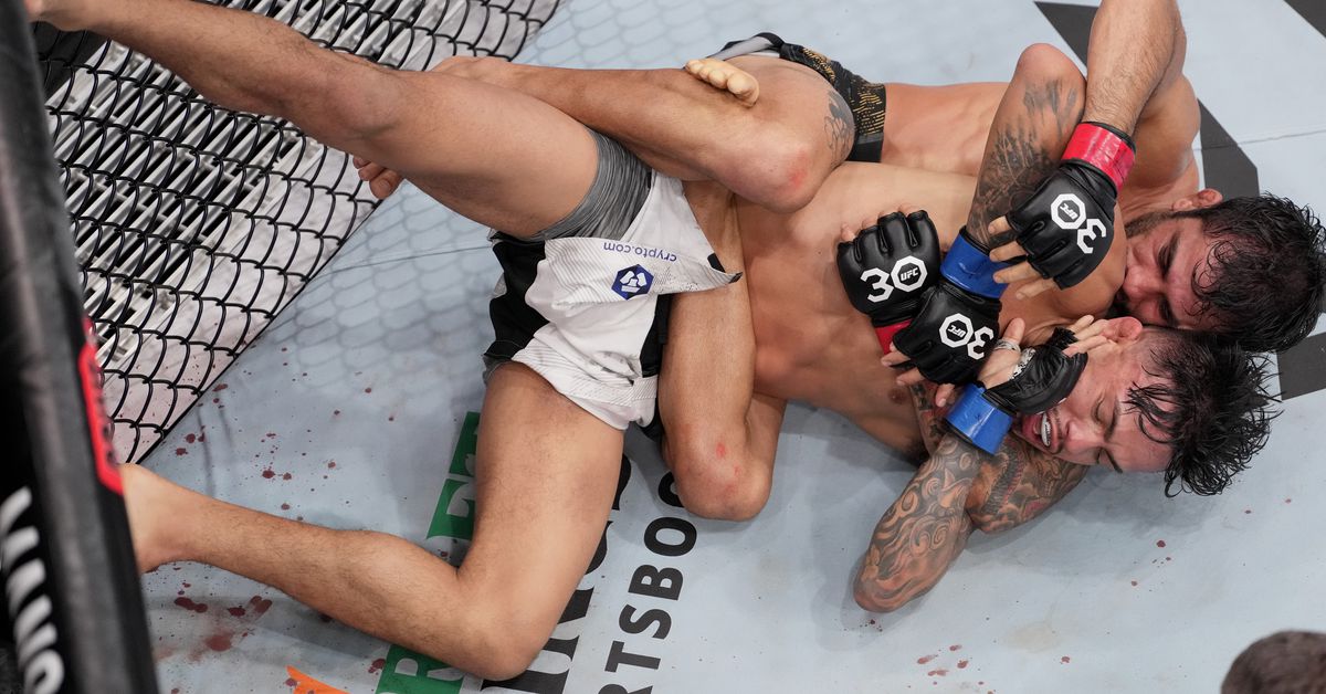 Alexandre Pantoja revela que 'casi se desmaya' durante la defensa del título de UFC 296