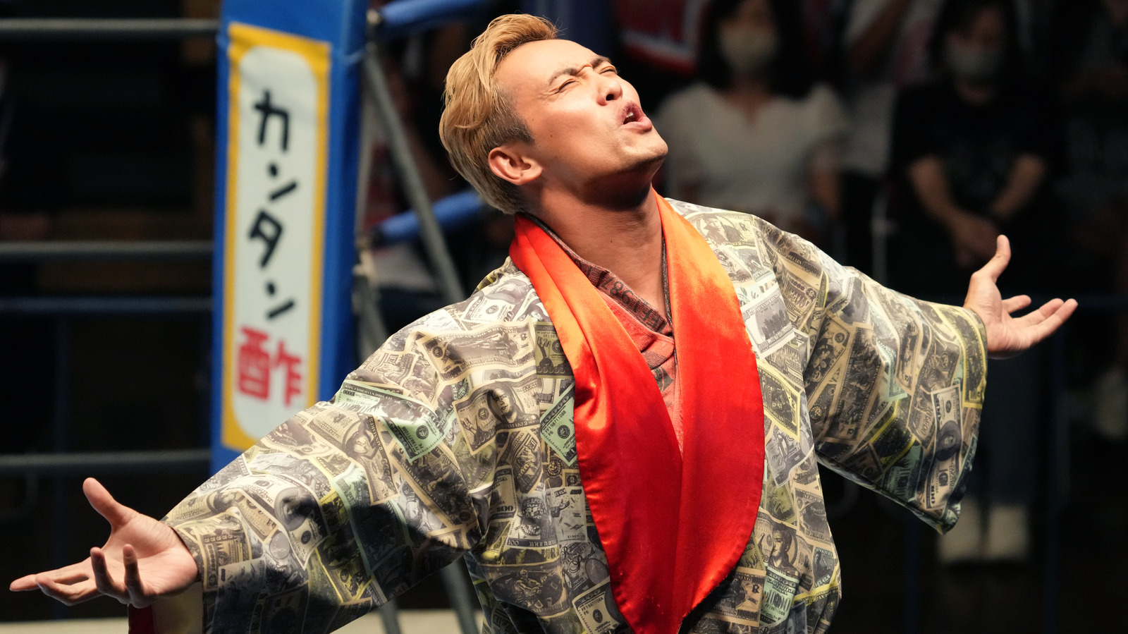 El ex campeón mundial IWGP Kazuchika Okada se separa de New Japan Pro-Wrestling