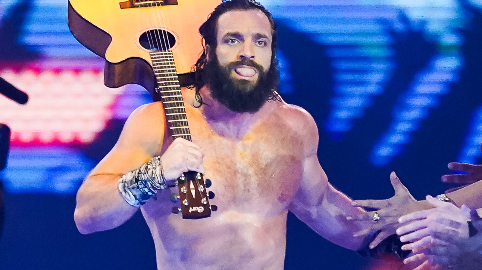 Elías, ex estrella de la WWE, revela su nuevo nombre