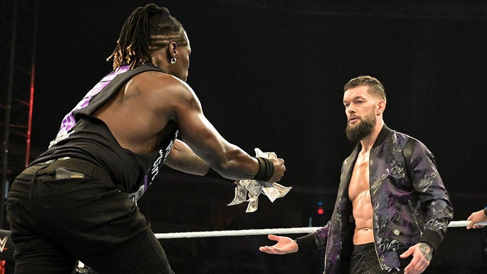 Finn Balor admite que R-Truth está "creciendo" en él después de WWE Raw