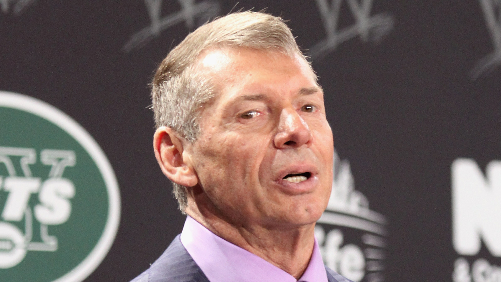 Informe detrás del escenario sobre cómo WWE quiere que las estrellas manejen las preguntas sobre Vince McMahon