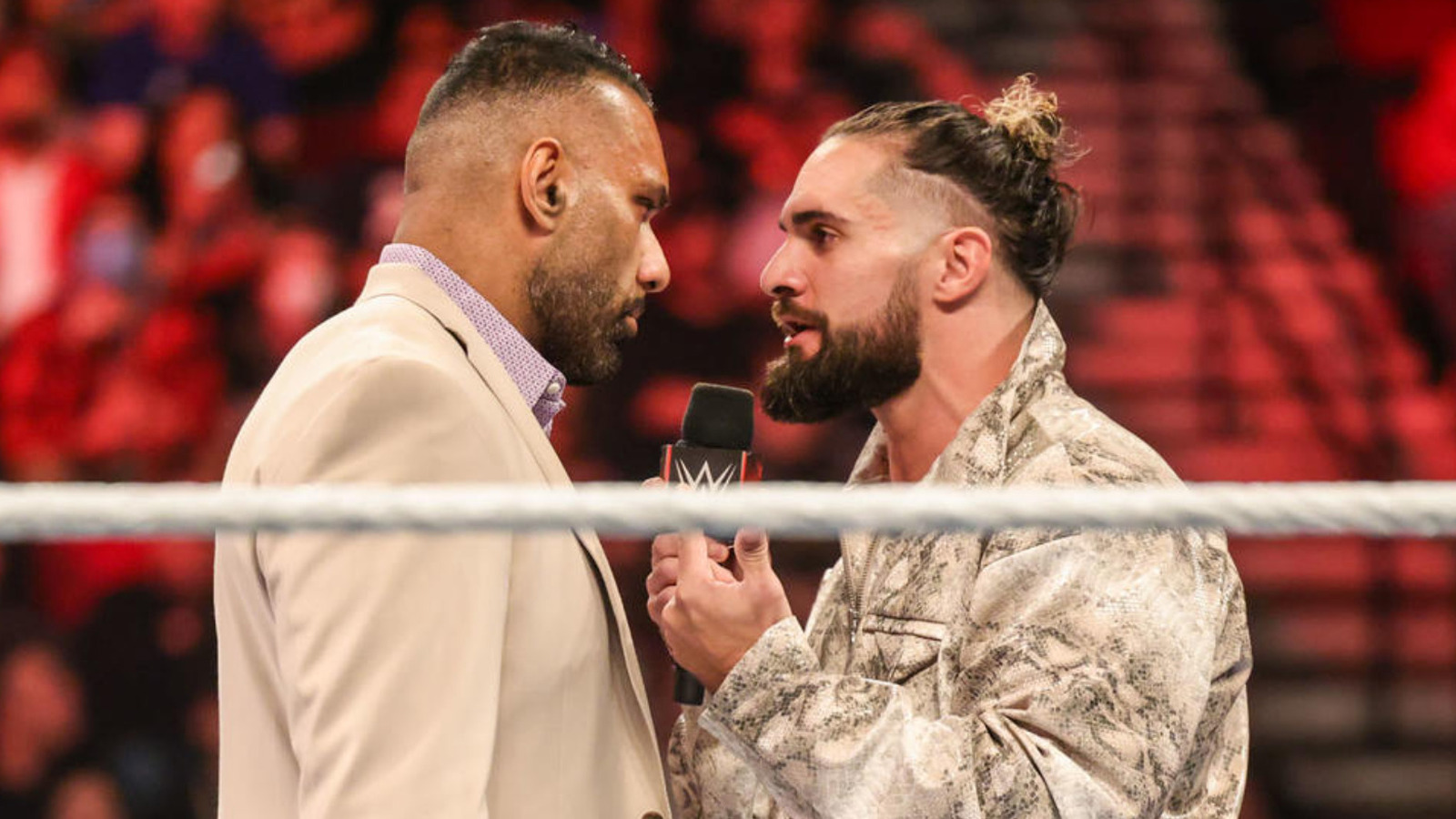 Jinder Mahal no se detiene ante el campeón mundial de peso pesado de la WWE, Seth Rollins