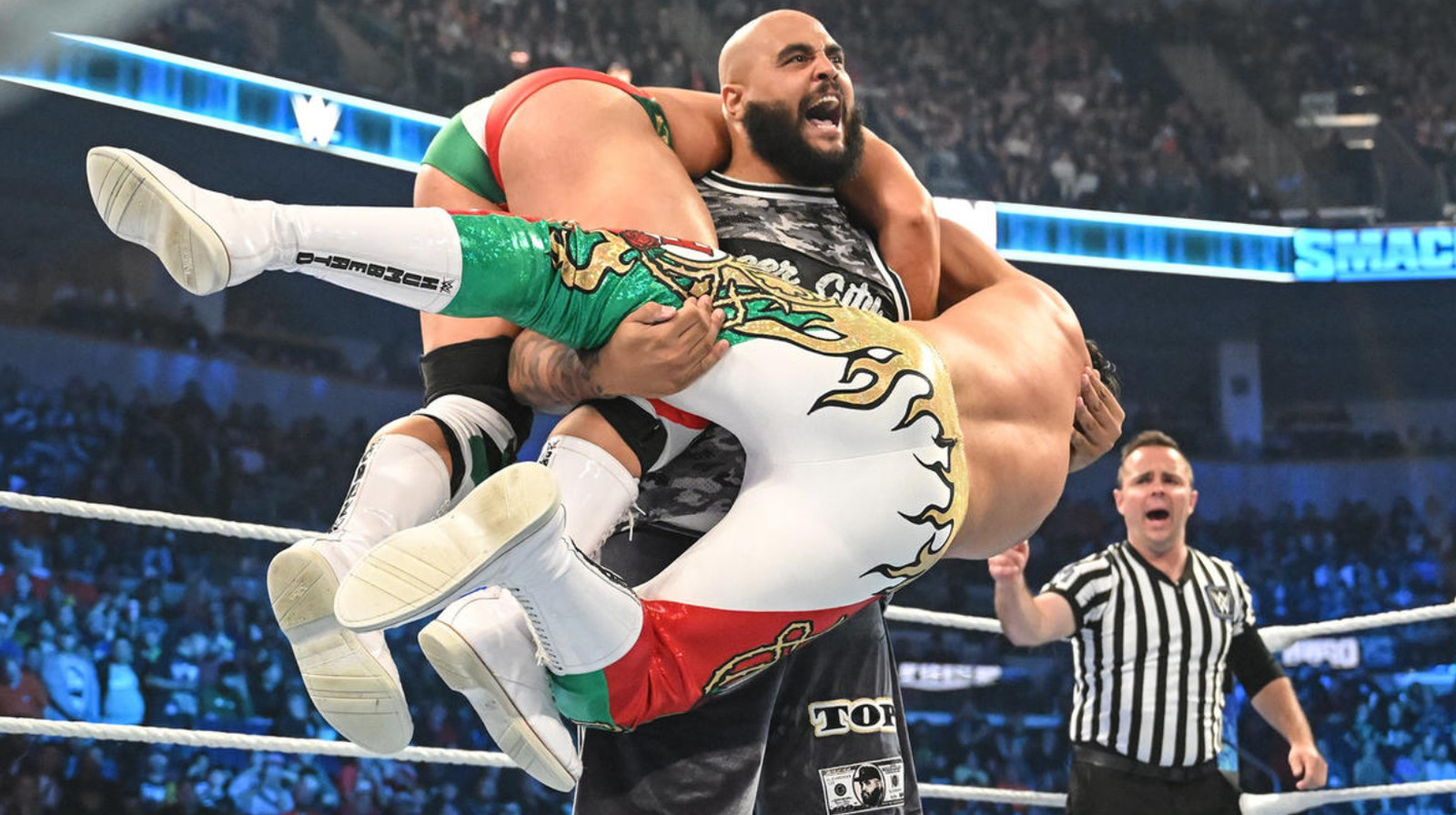 La ex estrella de la WWE AJ Francis explica la diferencia entre confianza y arrogancia