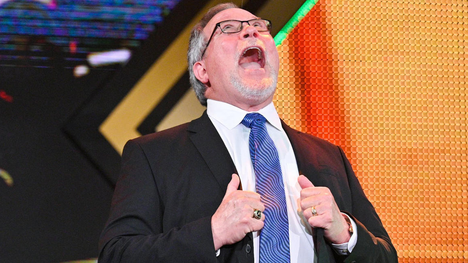 La leyenda de la WWE, Ted DiBiase, recuerda la loca reacción de los fanáticos después de atacar a Junkyard Dog