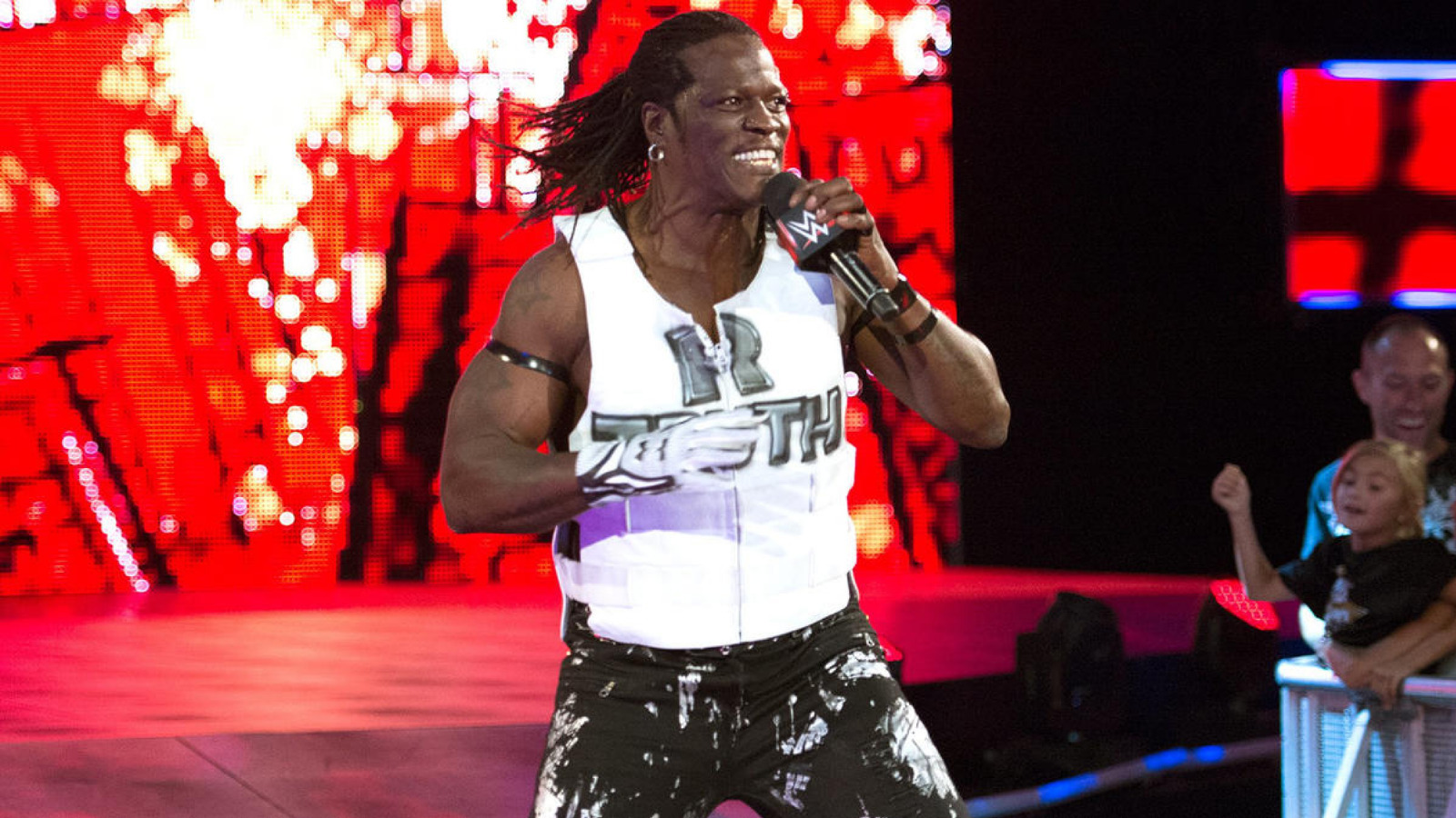 R-Truth de la WWE recuerda cómo venció a los 'íconos' de la lucha libre durante la carrera de TNA