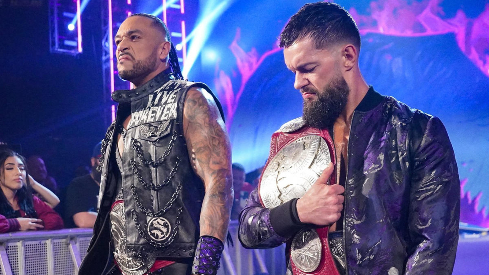 R-Truth le asegura a Finn Bálor una lucha en Raw de la próxima semana con la estipulación del título en parejas
