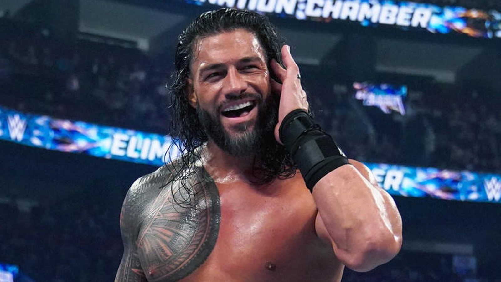 Roman Reigns no tiene palabras (solo un emoji) después de que The Rock apareció en WWE Raw