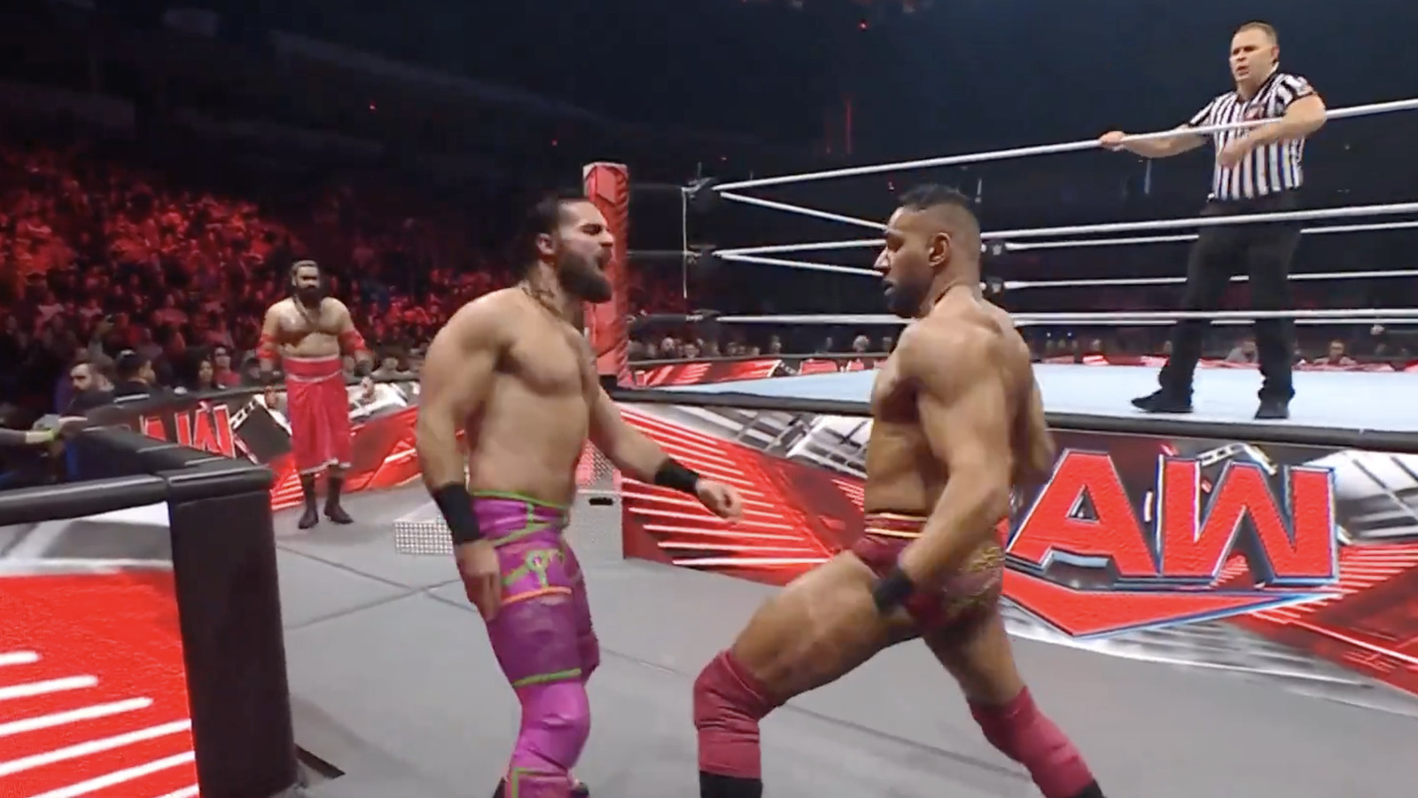 Seth Rollins retiene el campeonato mundial de peso pesado en WWE Raw