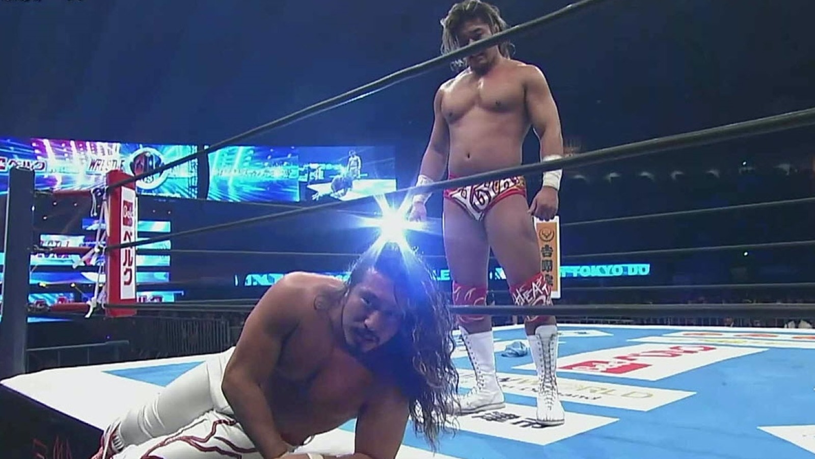 Yuya Uemura molesta a su compañero de NJPW 'Young Lion' en Wrestle Kingdom 18