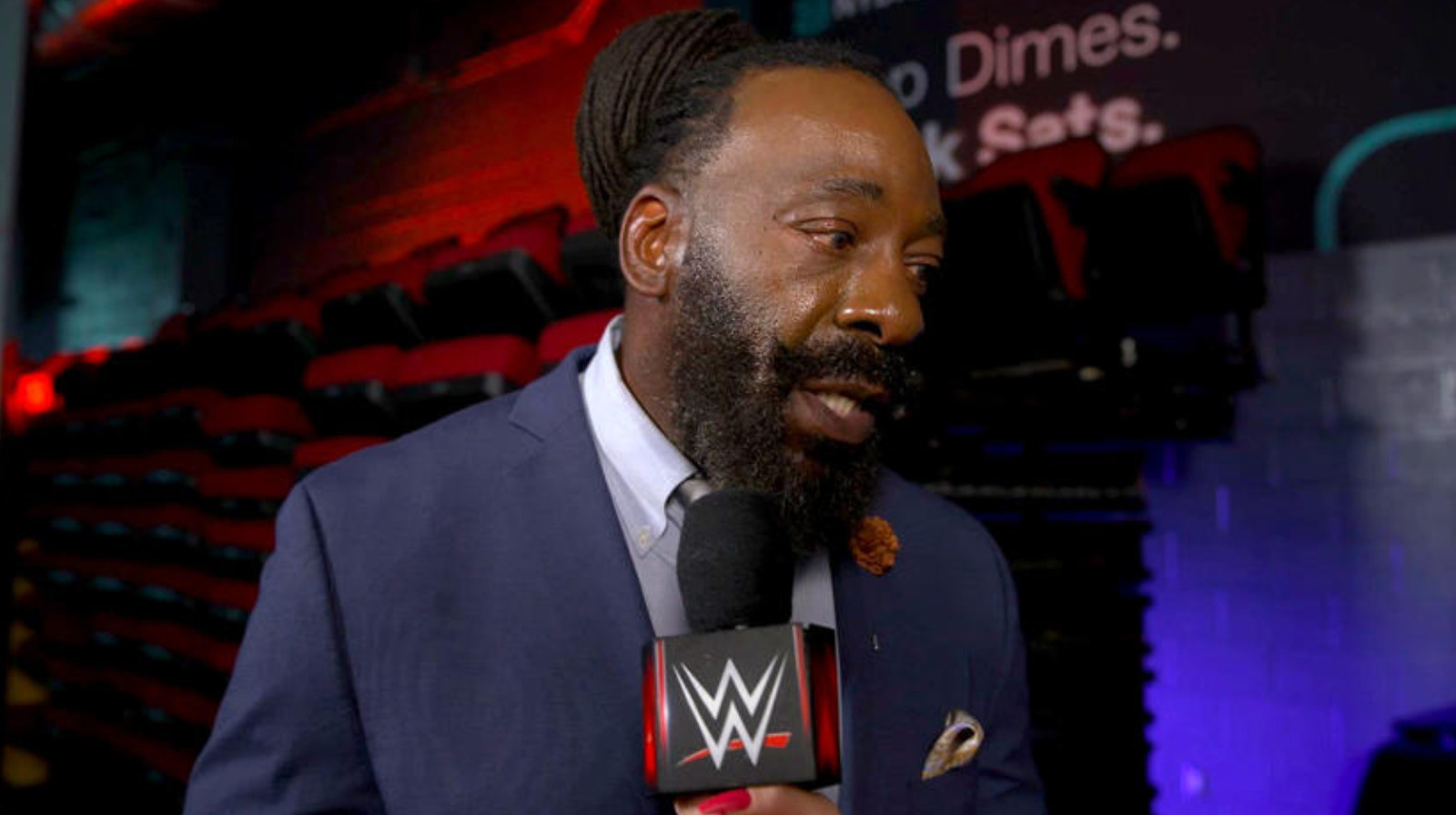 El miembro del Salón de la Fama de la WWE, Booker T, cree que esta estrella de NXT merece más crédito