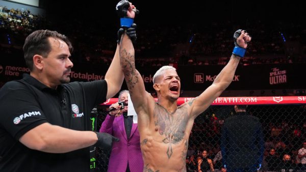 'Robo directo': Los profesionales reaccionan a la controvertida victoria por decisión dividida de Felipe dos Santos en UFC Ciudad de México