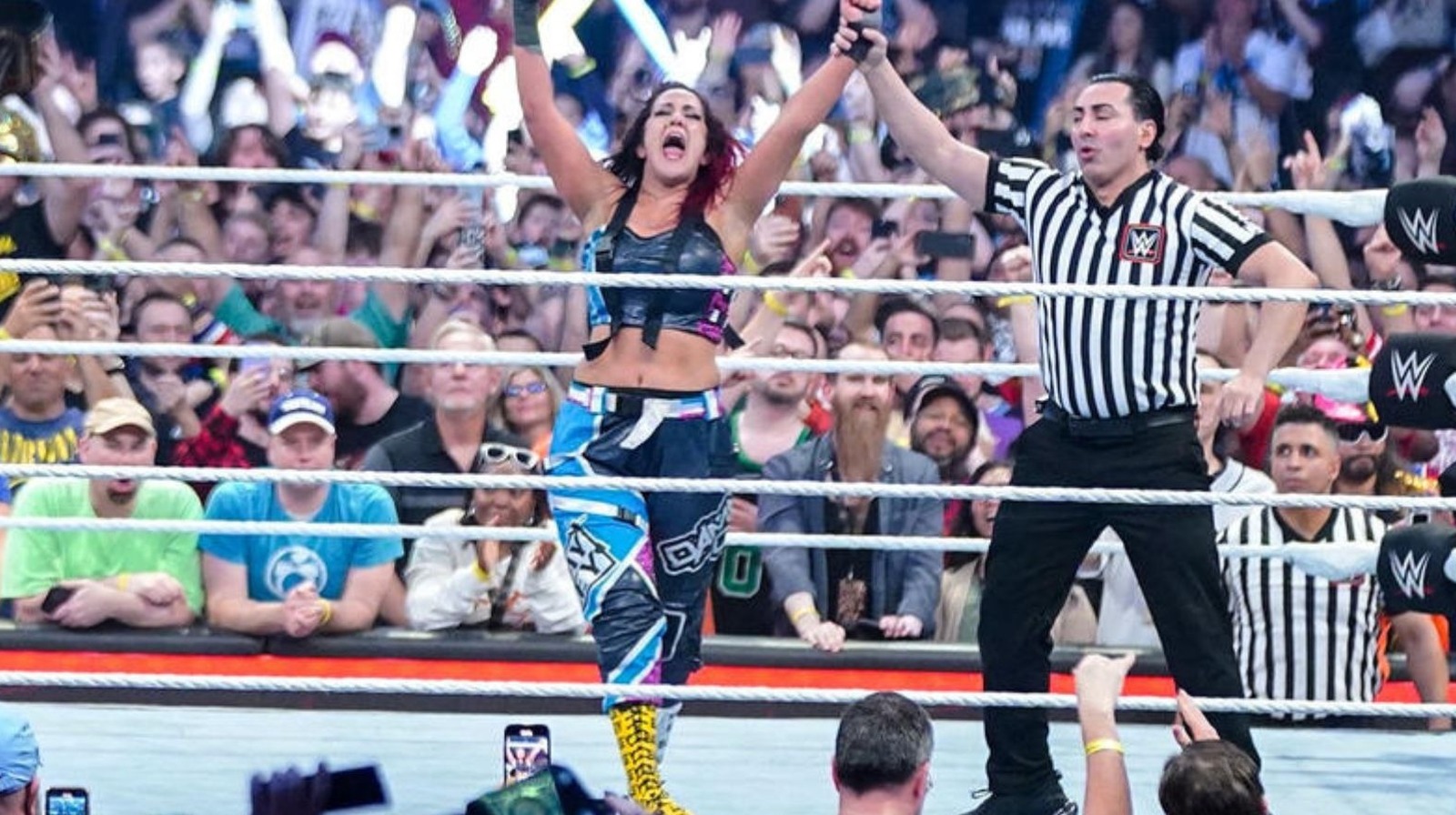 Bayley se separa con CTRL dañado en WWE SmackDown, desafiará a IYO SKY en WrestleMania