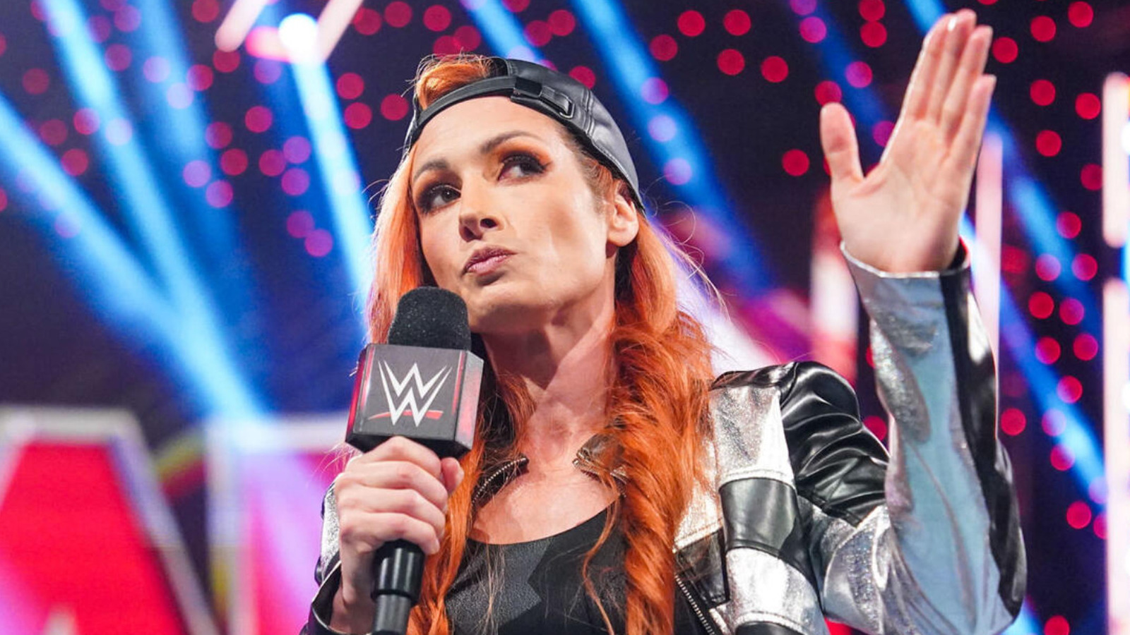 Becky Lynch se alegra de haber cumplido su promesa a la gente en la Cámara de Eliminación de la WWE