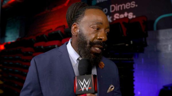 Booker T comenta sobre el uso de estrellas de WWE NXT en la realidad de la lucha libre
