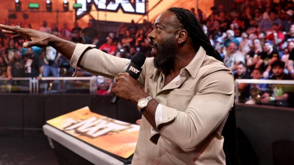 Booker T dice que los luchadores tuvieron que pagar sus deudas con un ex colega de la WWE