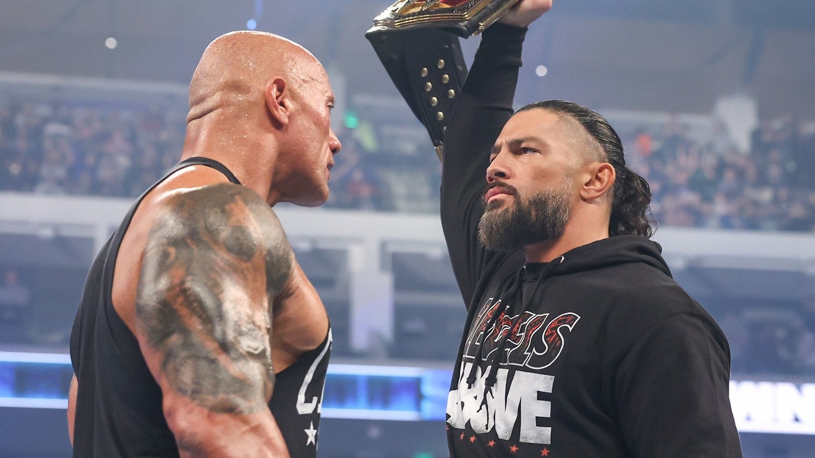Informe detrás del escenario sobre cuando WWE hizo The Rock vs.  Oficial del partido de Roman Reigns