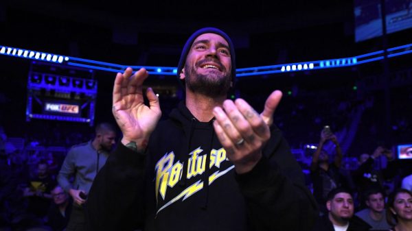 La estrella de la WWE CM Punk no se arrepiente de su carrera en UFC: "Me estaría pateando hasta el día de hoy si dijera que no"