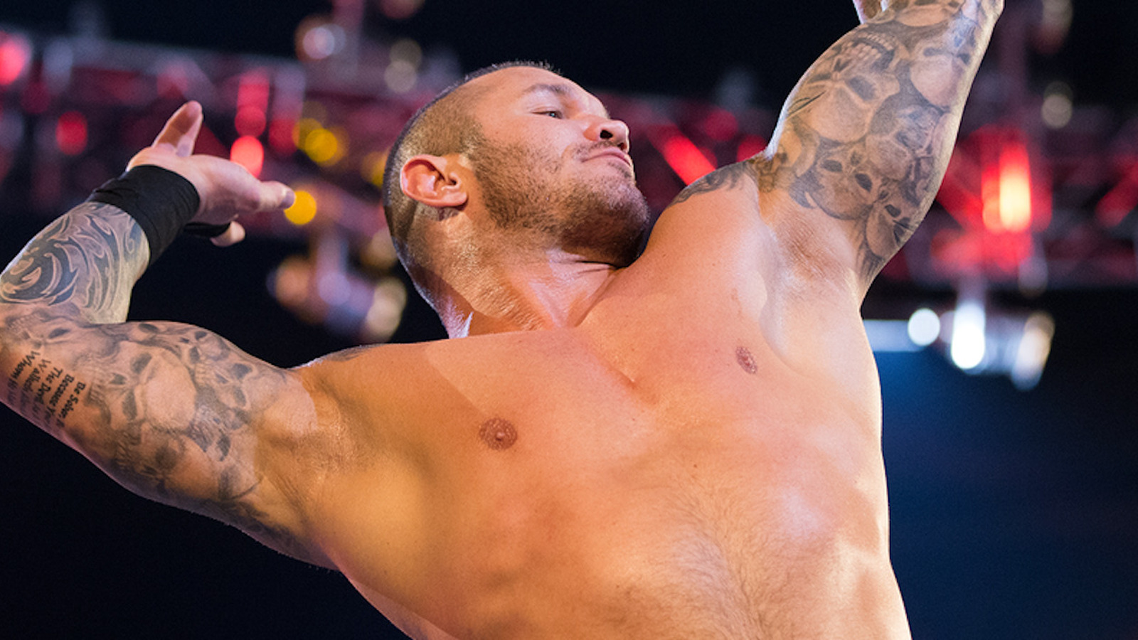 Randy Orton derrota a Sami Zayn para clasificarse para la lucha de la Cámara de Eliminación masculina en Perth