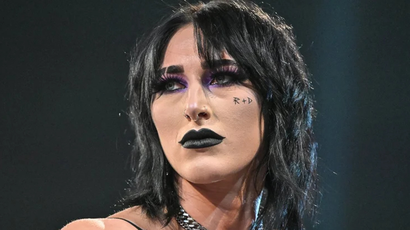 Rhea Ripley arrasa en el combate femenino WWE Elimination Chamber 2024