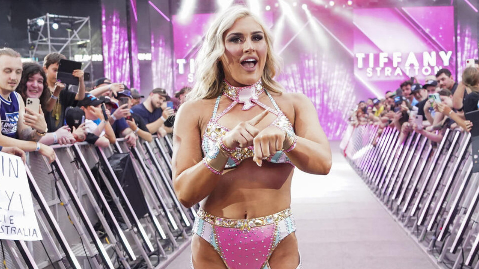 Tiffany Stratton culpa a Australia por la derrota en la Cámara de Eliminación de la WWE