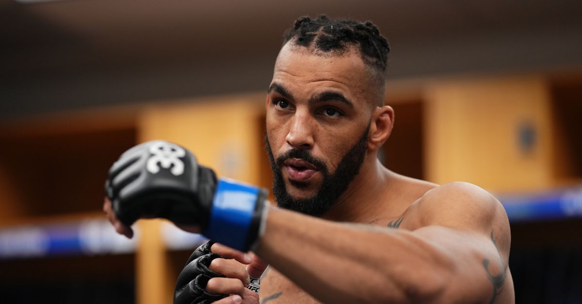 Abubakar Nurmagomedov y Devin Clark entre los 11 peleadores que ya no están en la lista de UFC