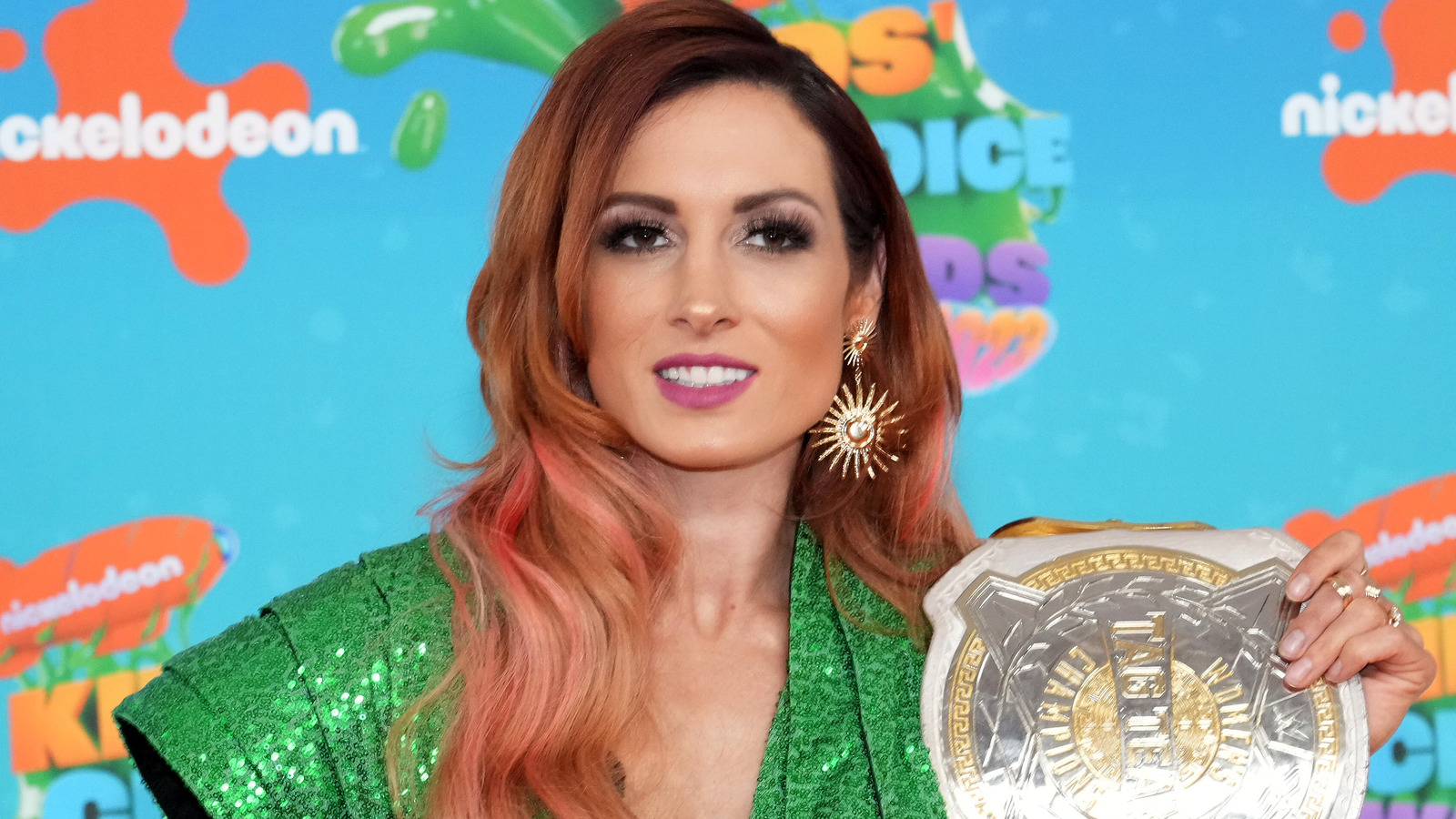 El ex campeón de WWE NXT respalda las memorias 'Real And Raw' de Becky Lynch
