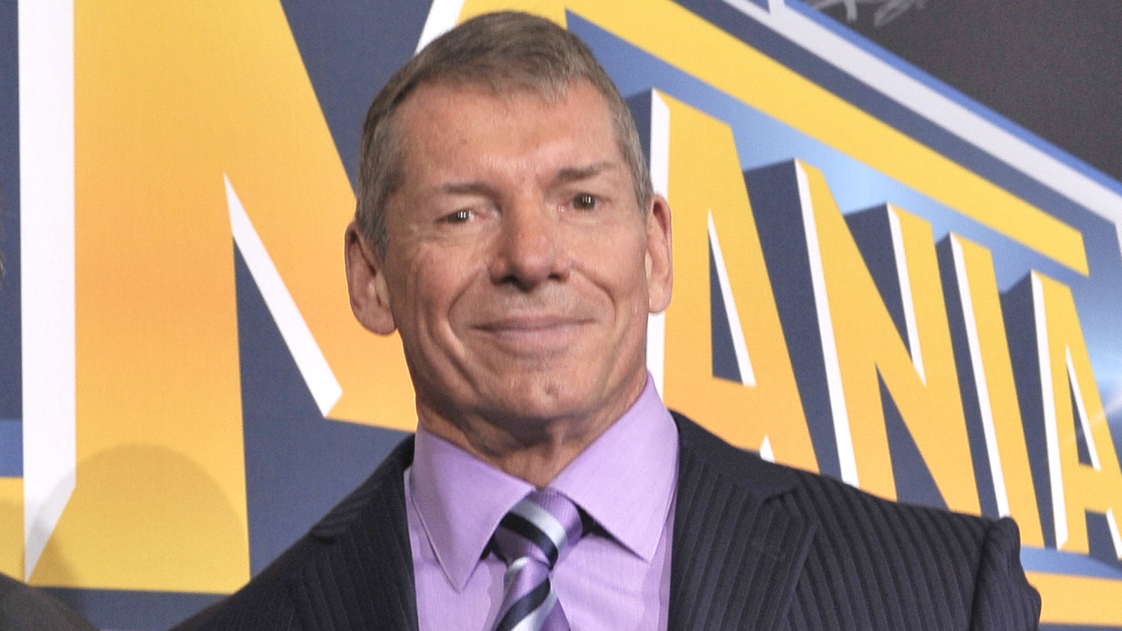 Eric Bischoff opina que Vince McMahon aún posee acciones en la empresa matriz de la WWE