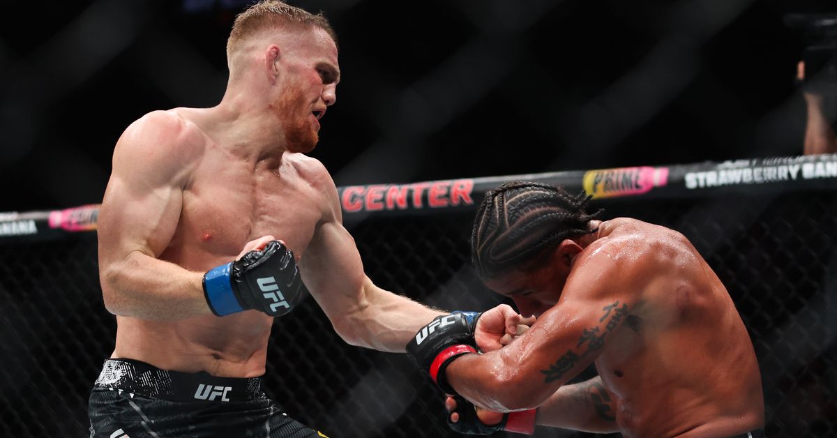 Jack Della Maddalena sufrió una fractura en el brazo al principio de su victoria sobre Gilbert Burns en UFC 299