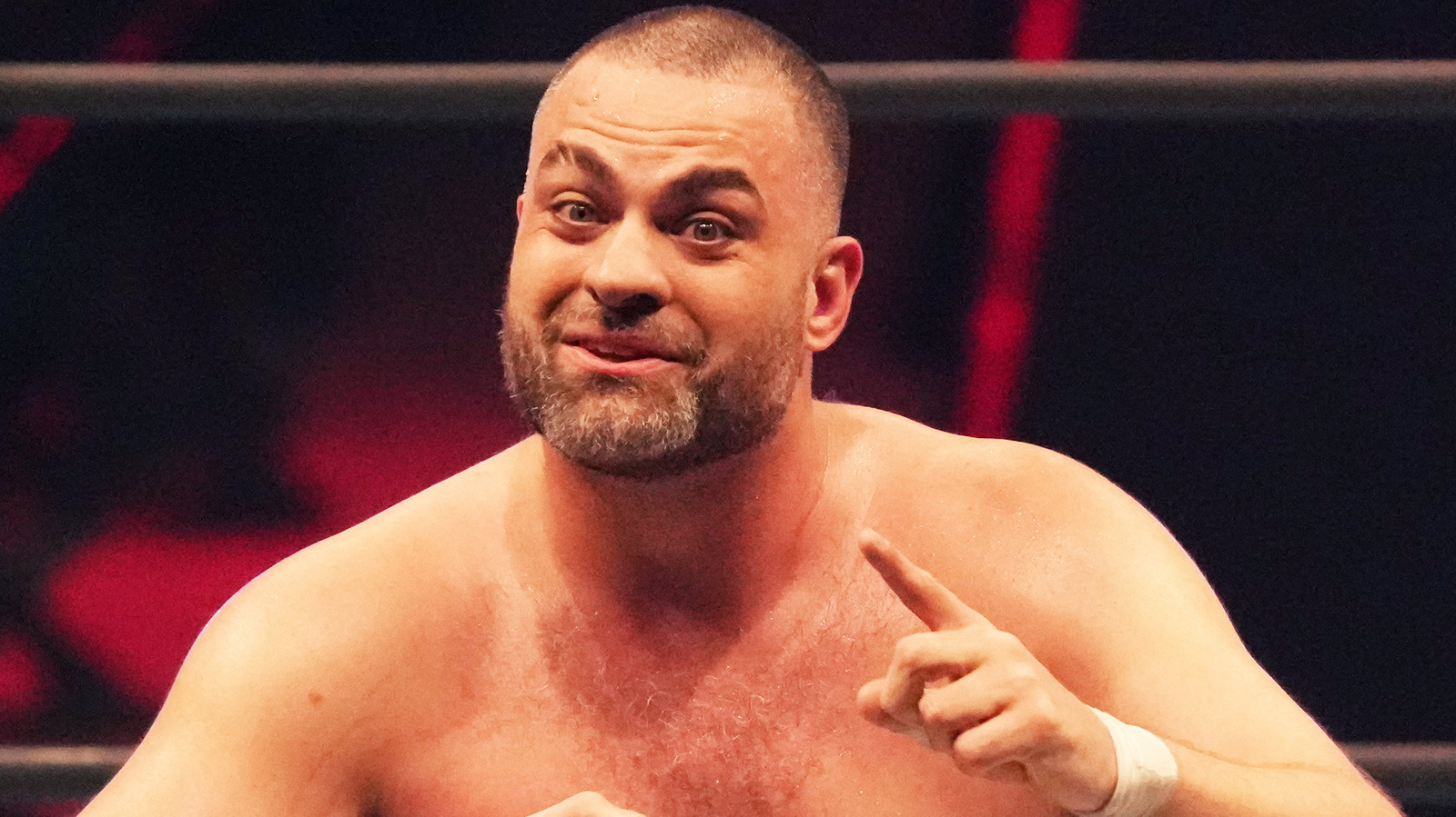 La estrella de AEW Eddie Kingston habla sobre su personaje y su deseo de interpretar un truco