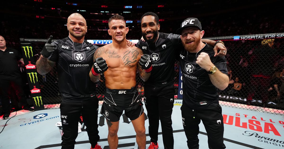Mike Brown promete que Dustin Poirier está totalmente comprometido a 'matar, aplastar y destruir' a Benoit Saint Denis en UFC 299